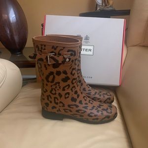 New HUNTER Original Refined Hybrid Short Leopard Waterproof Rain Boot.